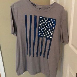 Tommy Hilfiger American Flag T-Shirt. Size Medium